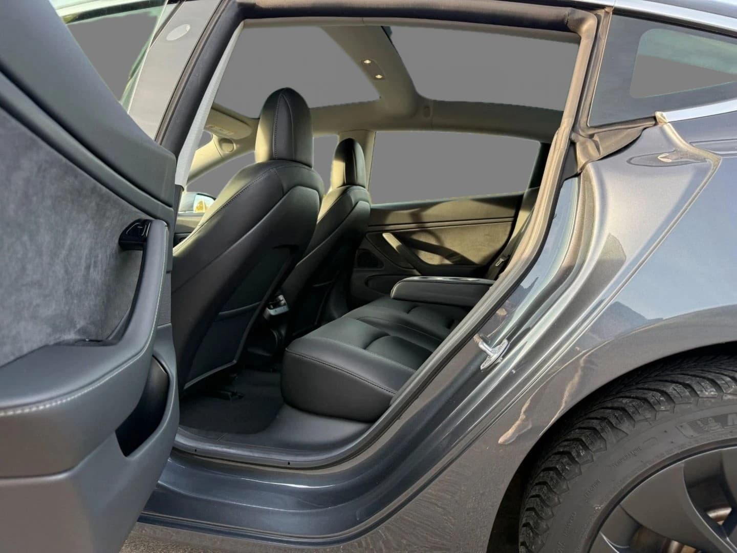Tesla Model 3 Long Range Dual AWD — 10