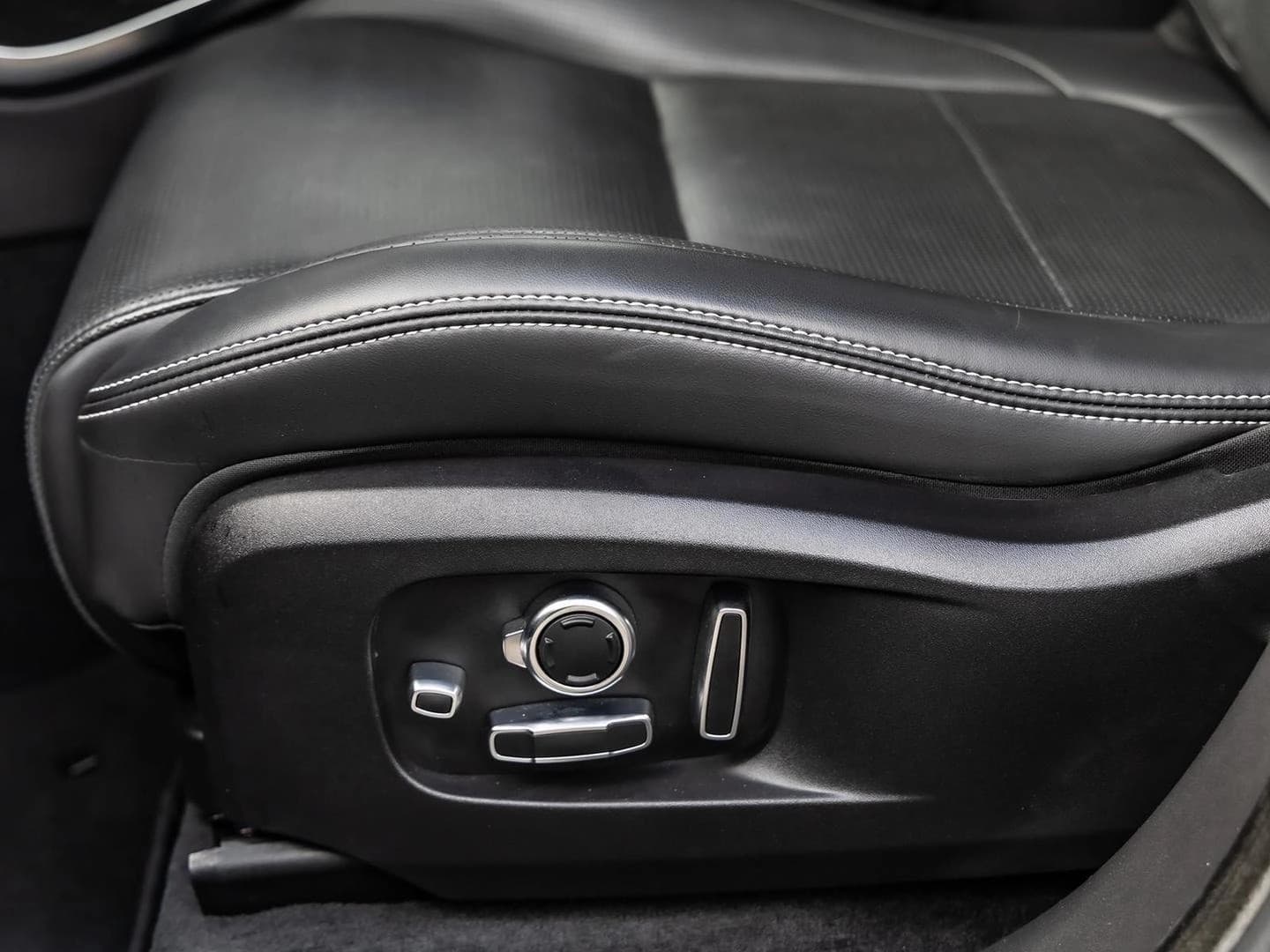 Jaguar F-Pace P400e AWD R-Dyn HSE Winter-Pkt. Pano Shz — 12