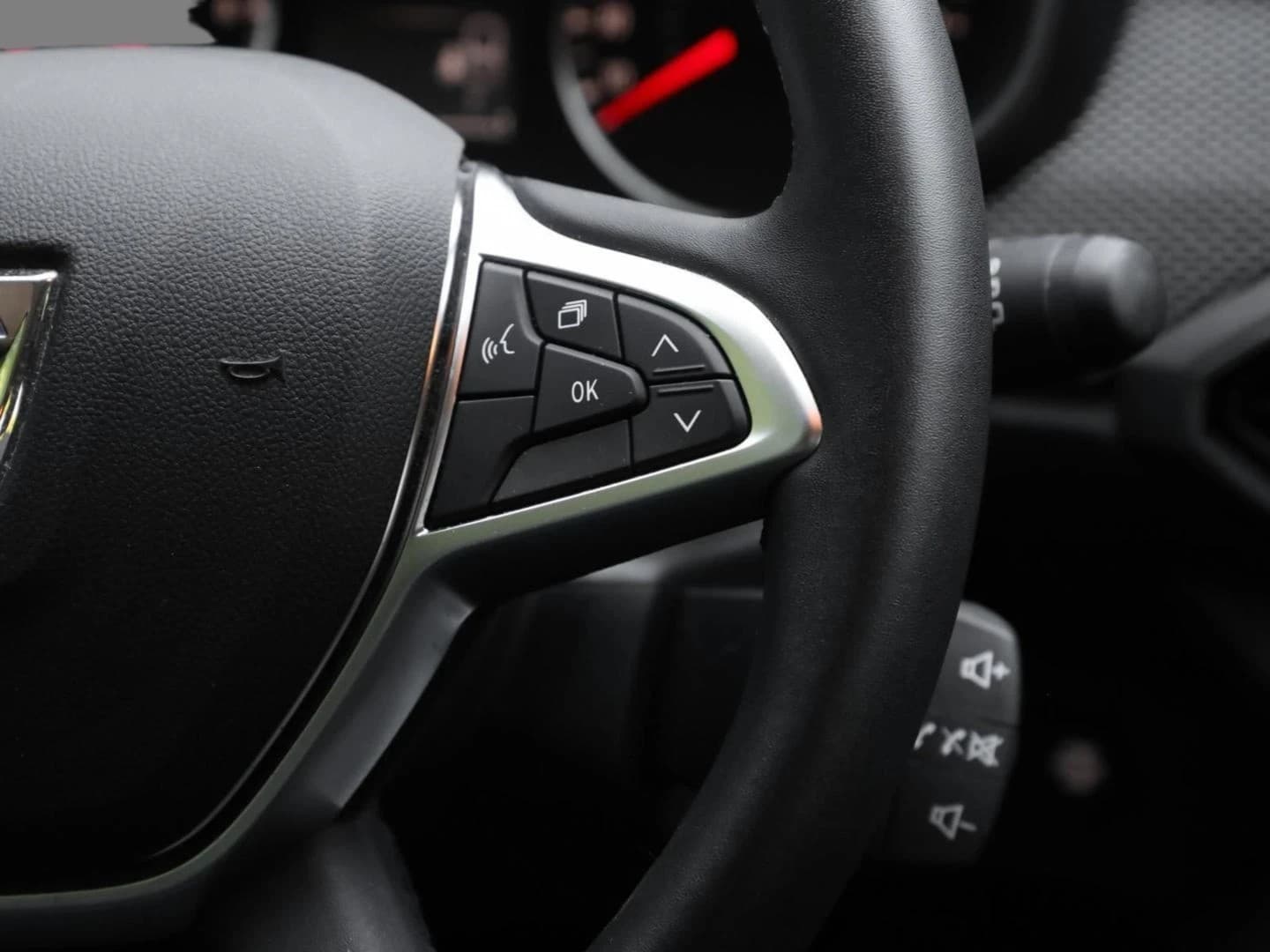 Dacia Jogger Extreme TCe 110 8-FACH BER NAVI SHZ PDC — 8