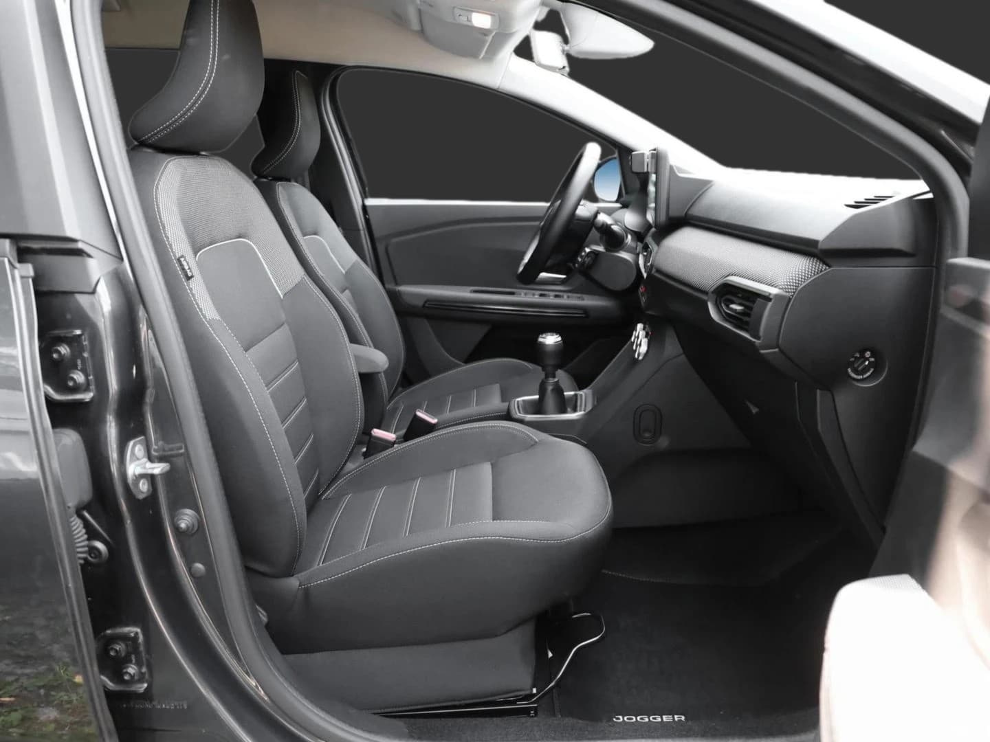 Dacia Jogger Extreme TCe 110 8-FACH BER NAVI SHZ PDC — 14