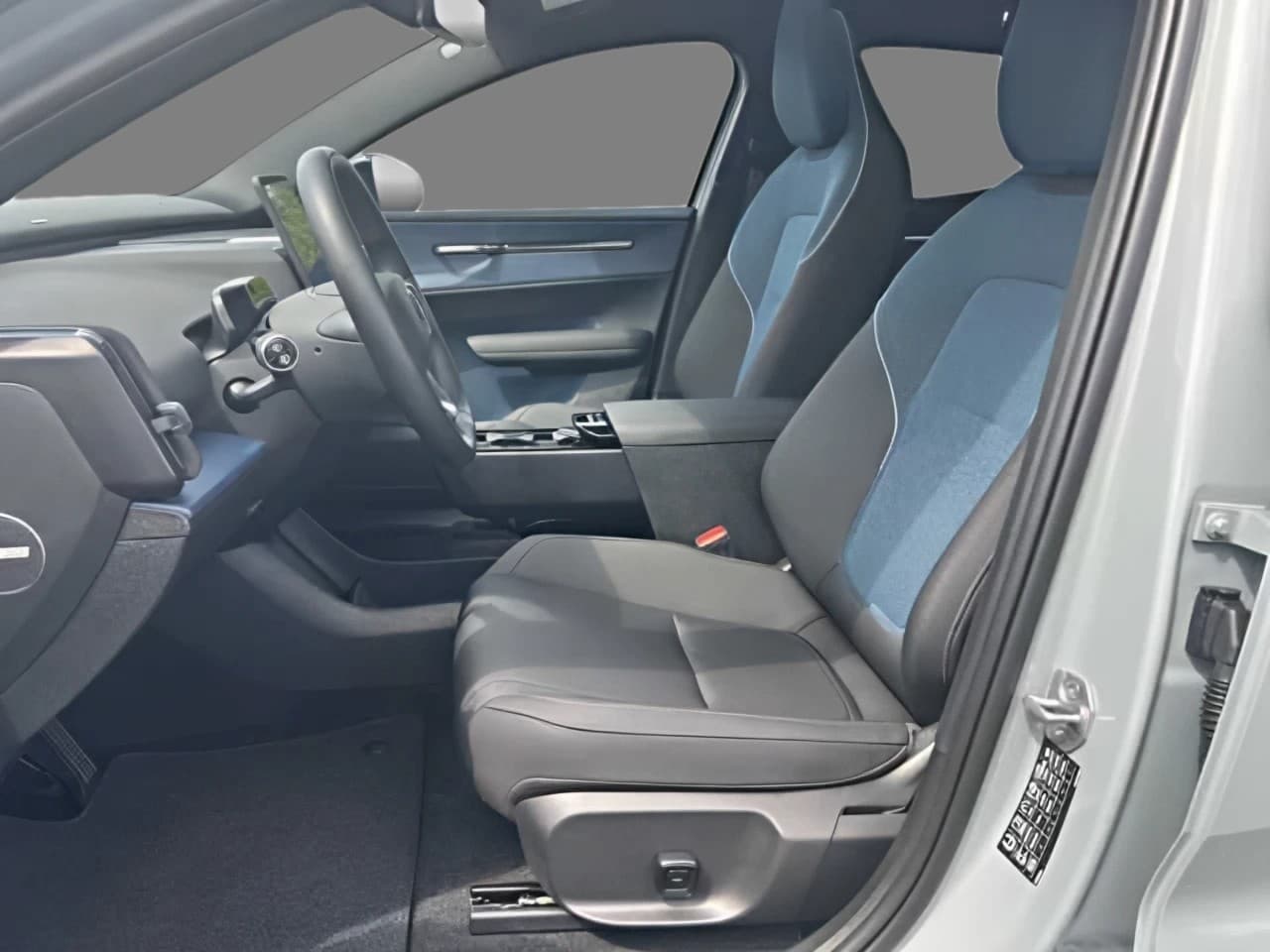 Volvo EX30 Ultra 2WD Pure Electric/SitzHz/Klima/DAB — 10