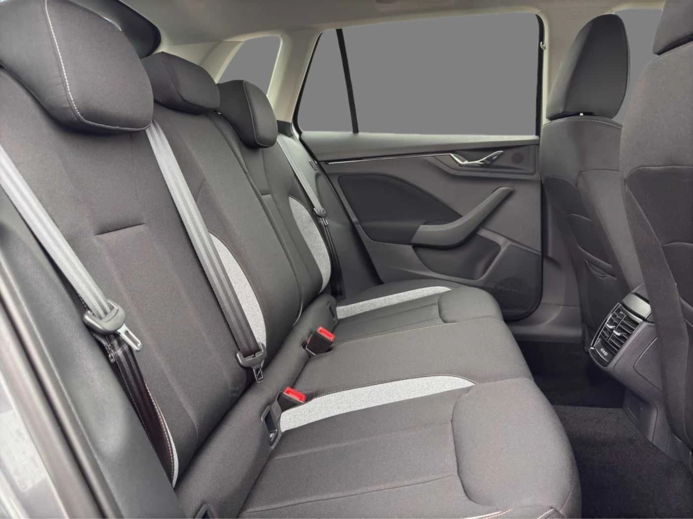 Skoda Kamiq 1.0 TSI Selection //Einparkhilfe/Sitzheizung/ LED — 15