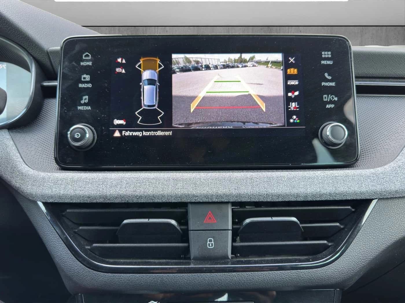 Skoda Kamiq 1.0 TSI Black Doc // LED/Sitzheizung /Kamera — 11