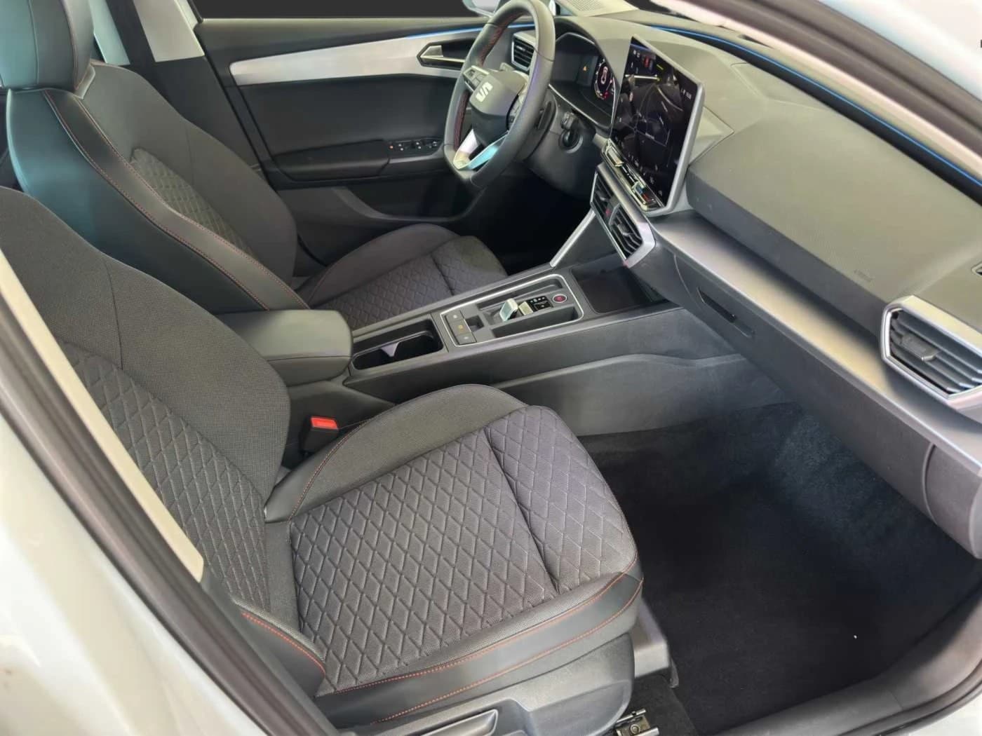 Seat Leon 1.5 eTSI FR //5 J. Garantie / Navi/Kamera/ Winterpaket — 8
