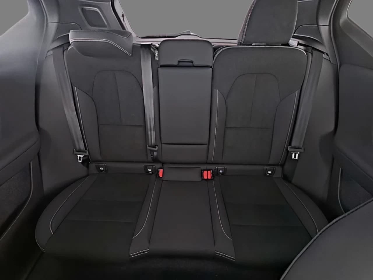 Volvo XC40 B3 Ultra Black Edition StandHZG Digitales Cockpit — 13