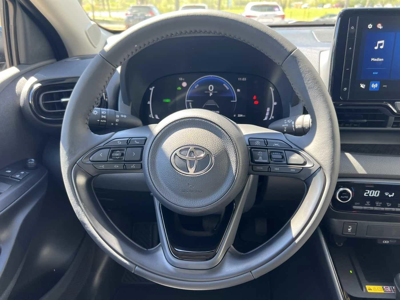Toyota Yaris Hybrid Teamplayer — 13