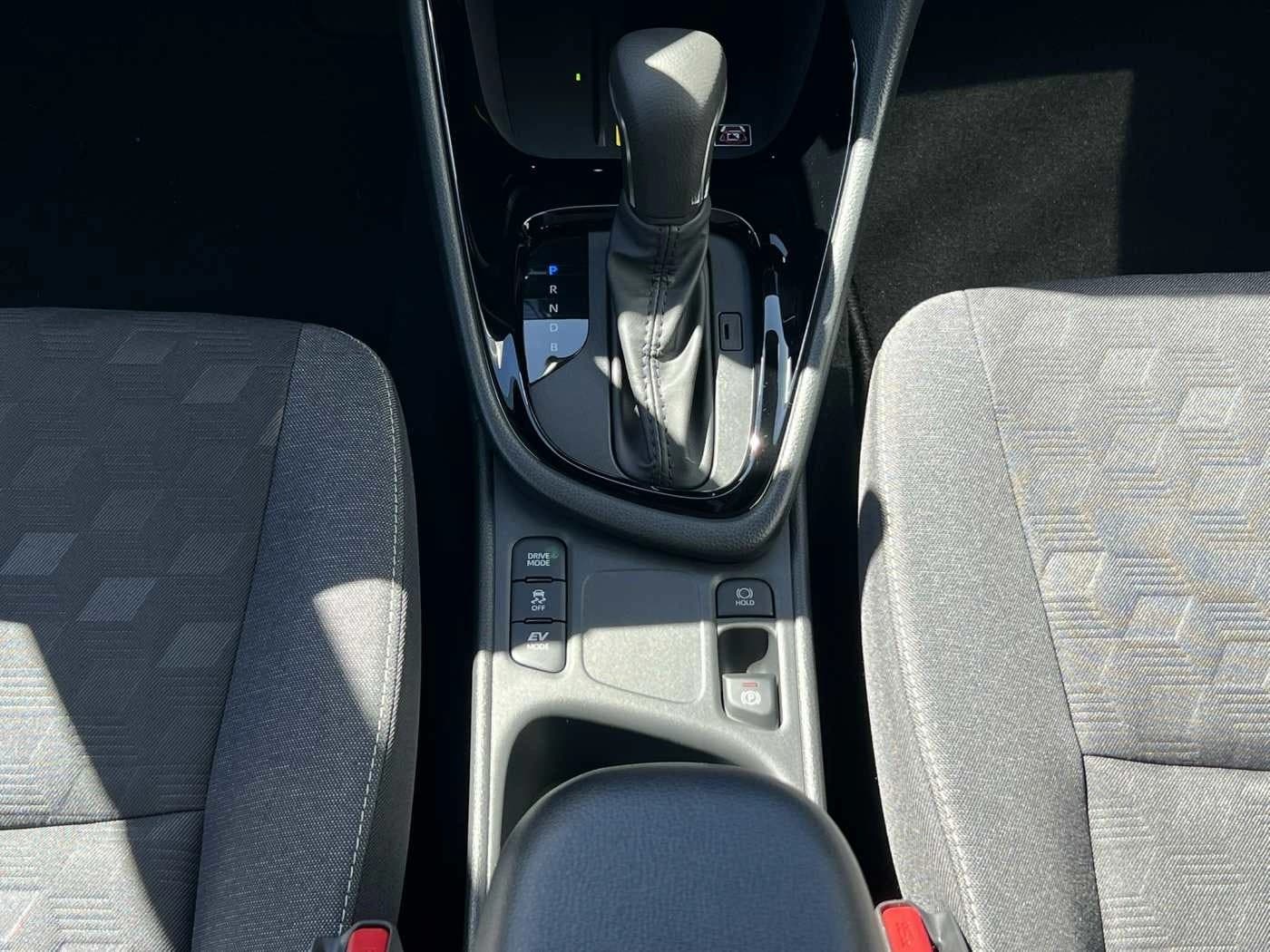 Toyota Yaris Hybrid Teamplayer — 17