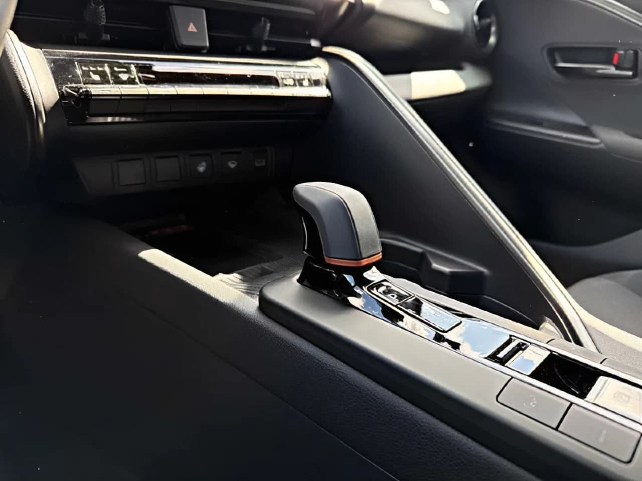 Toyota C-HR Plug-In Hybrid FWD Teamplayer — 14