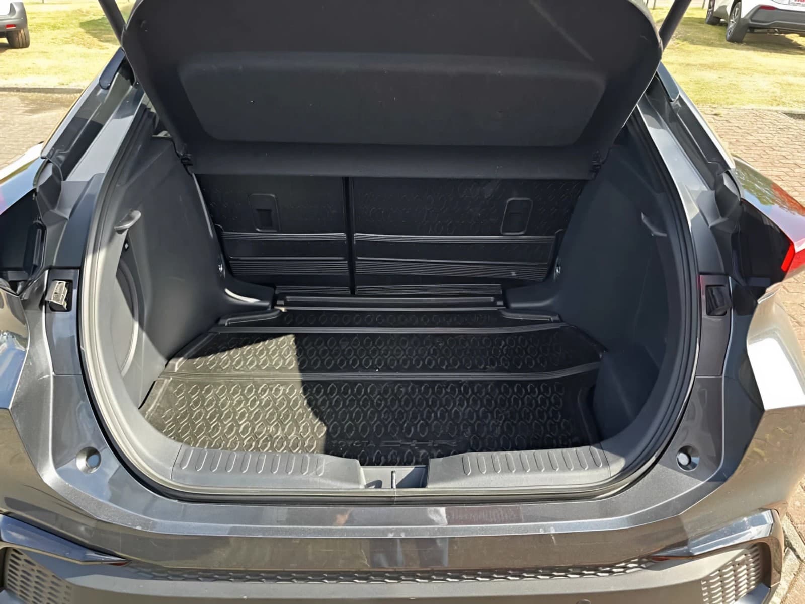 Toyota C-HR 2.0 Hybrid Lounge — 13
