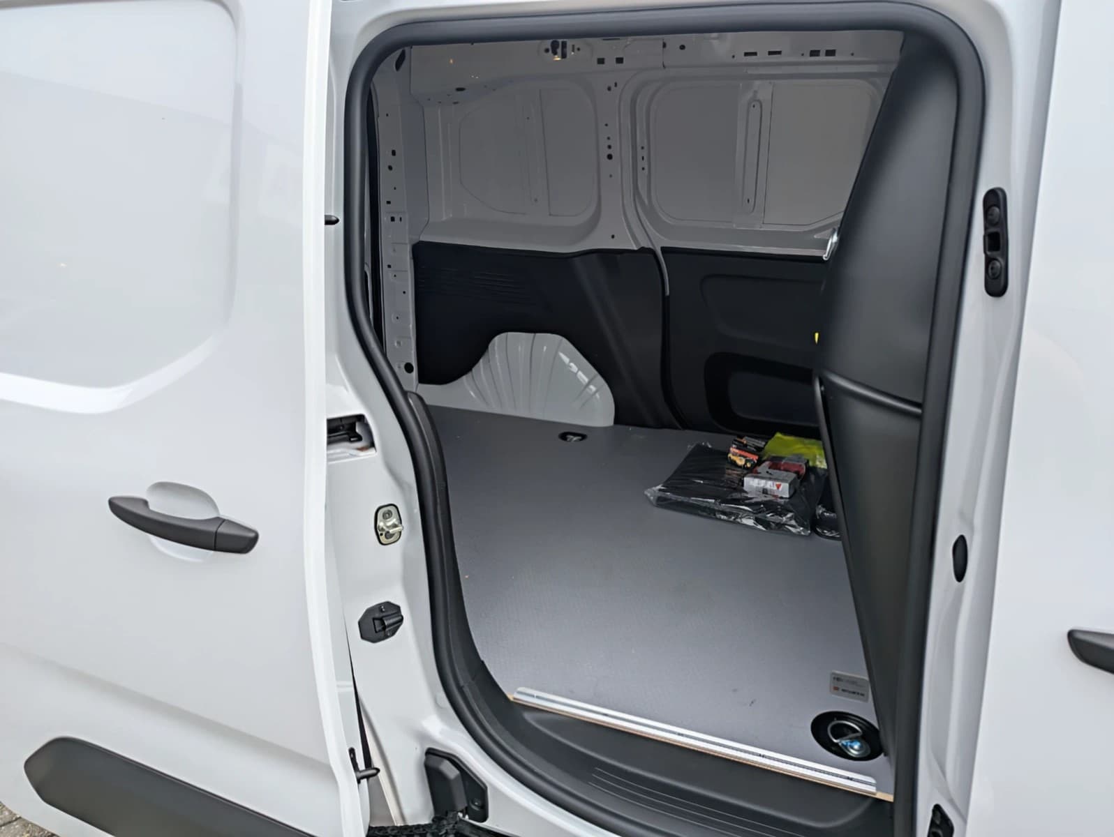 Toyota Proace City L1 1,5-l D-4D S&S Meister — 10