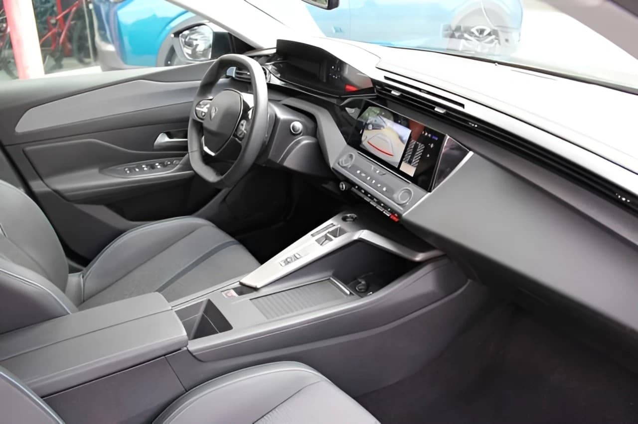 Peugeot 408 Mild Hybrid 145PS Allure AdaptivTempomat — 7
