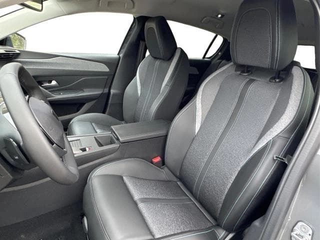 Peugeot 308 Allure SHZ KAMERA NAVI KEYLESS ACC 17 LM ... — 19