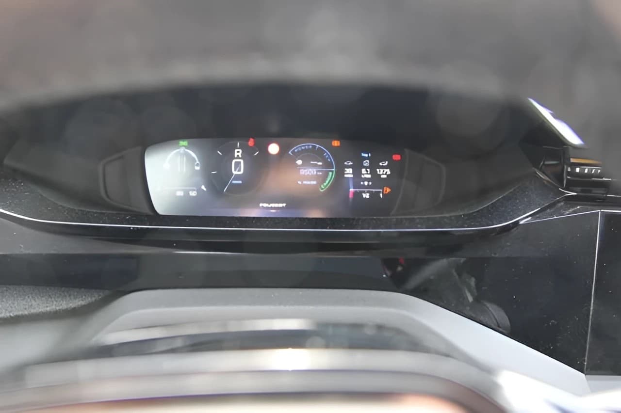 Peugeot 408 Mild Hybrid 145PS Allure AdaptivTempomat — 8