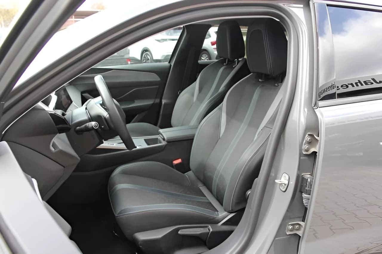 Peugeot 408 Mild Hybrid 145PS Allure AdaptivTempomat — 9
