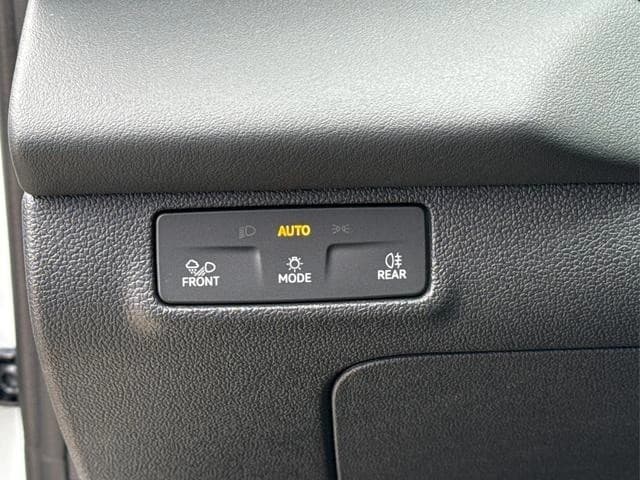 Volkswagen T-Roc R-Line ACC KAMERA eHK SHZ 18"LM LED PLU... — 15