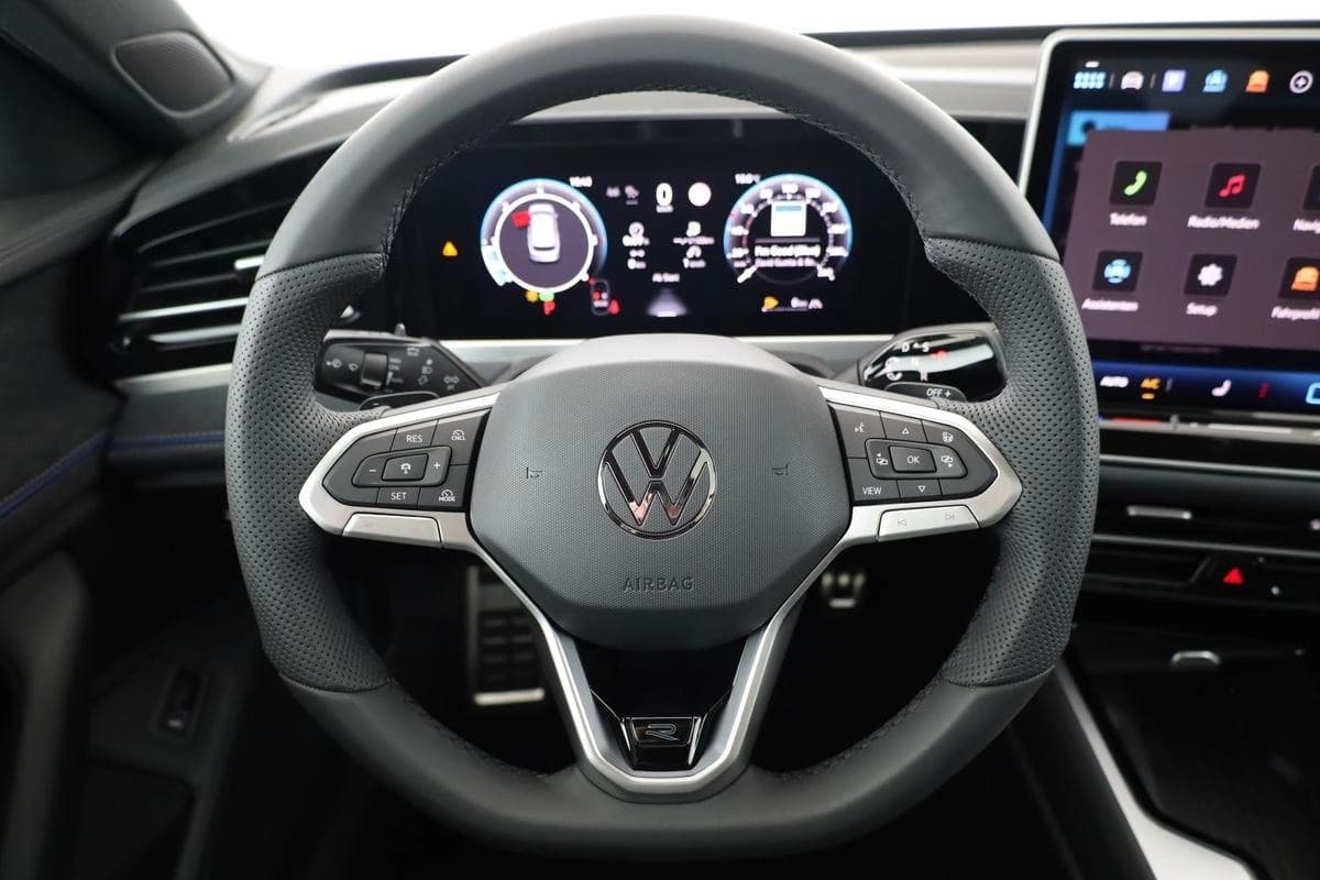 Volkswagen Passat Variant TDI DSG 4M R-LINE, Pano, AHK, IQ.Light, HUD, 19-Zoll, AreaView, Navi, Side — 7