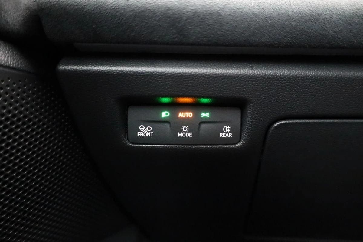 Volkswagen Passat Variant TDI DSG 4M R-LINE, Pano, AHK, IQ.Light, HUD, 19-Zoll, AreaView, Navi, Side — 10