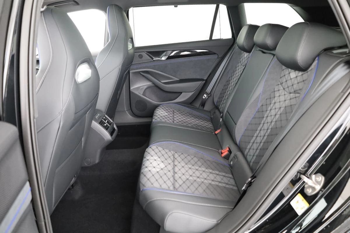 Volkswagen Passat Variant TDI DSG 4M R-LINE, Pano, AHK, IQ.Light, HUD, 19-Zoll, AreaView, Navi, Side — 13