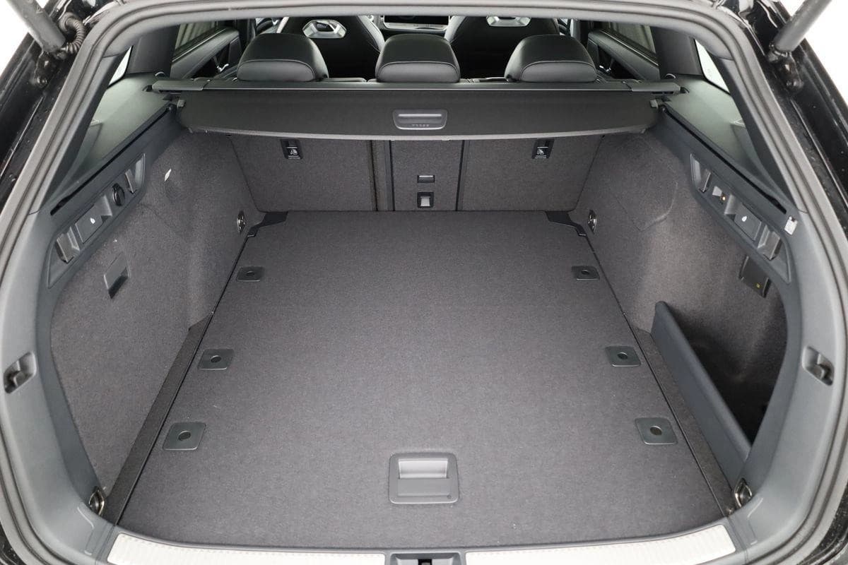 Volkswagen Passat Variant TDI DSG 4M R-LINE, Pano, AHK, IQ.Light, HUD, 19-Zoll, AreaView, Navi, Side — 14