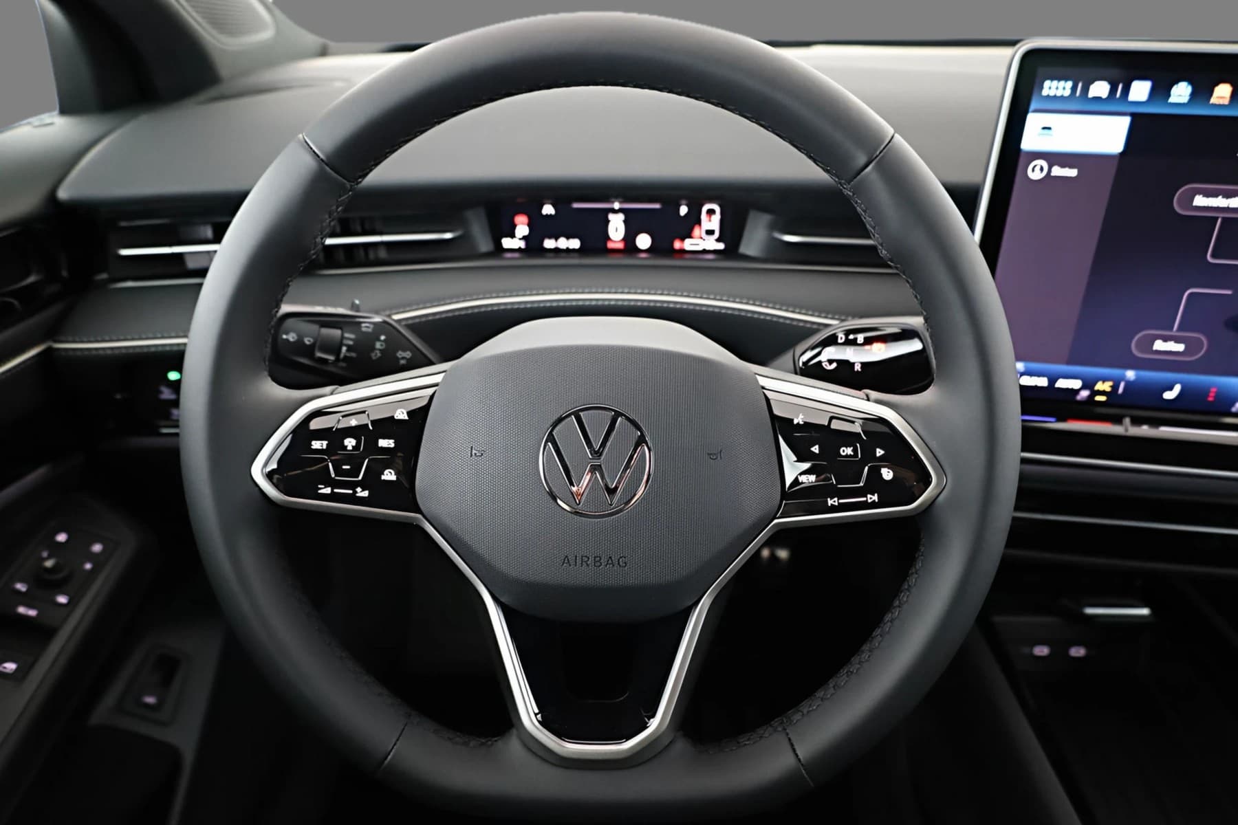 Volkswagen ID.7 Pro Black, AHK, HuD, IQ.Light, IQ.Drive, AreaView, Side, Winter, 20-Zoll — 7