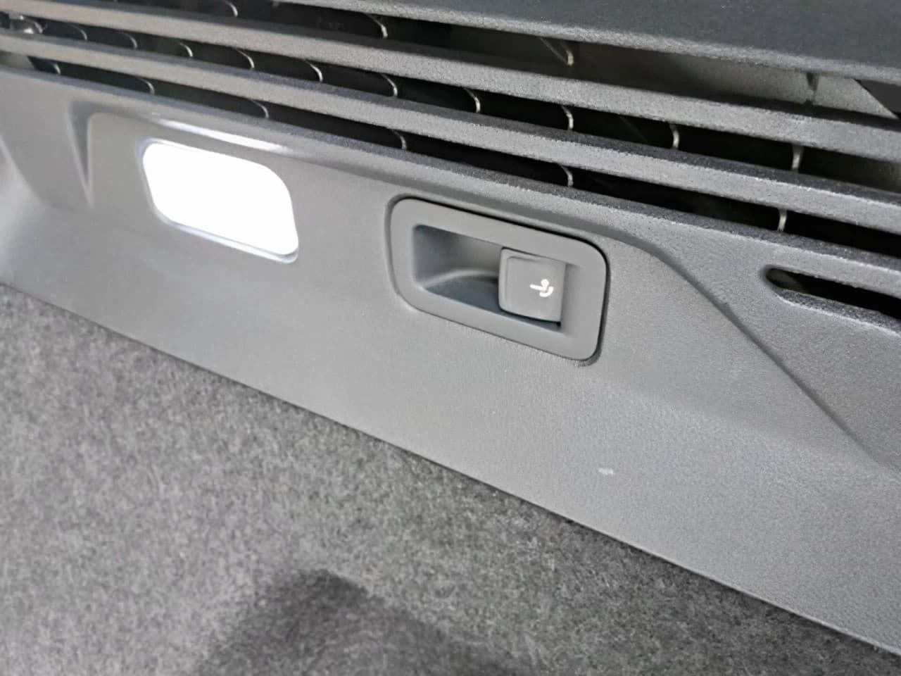 Volkswagen ID.4 Pro Performance 150 kW WÄRMEPUMPE AHK DCC KAMERA KEYLESS NAVI ACC — 8