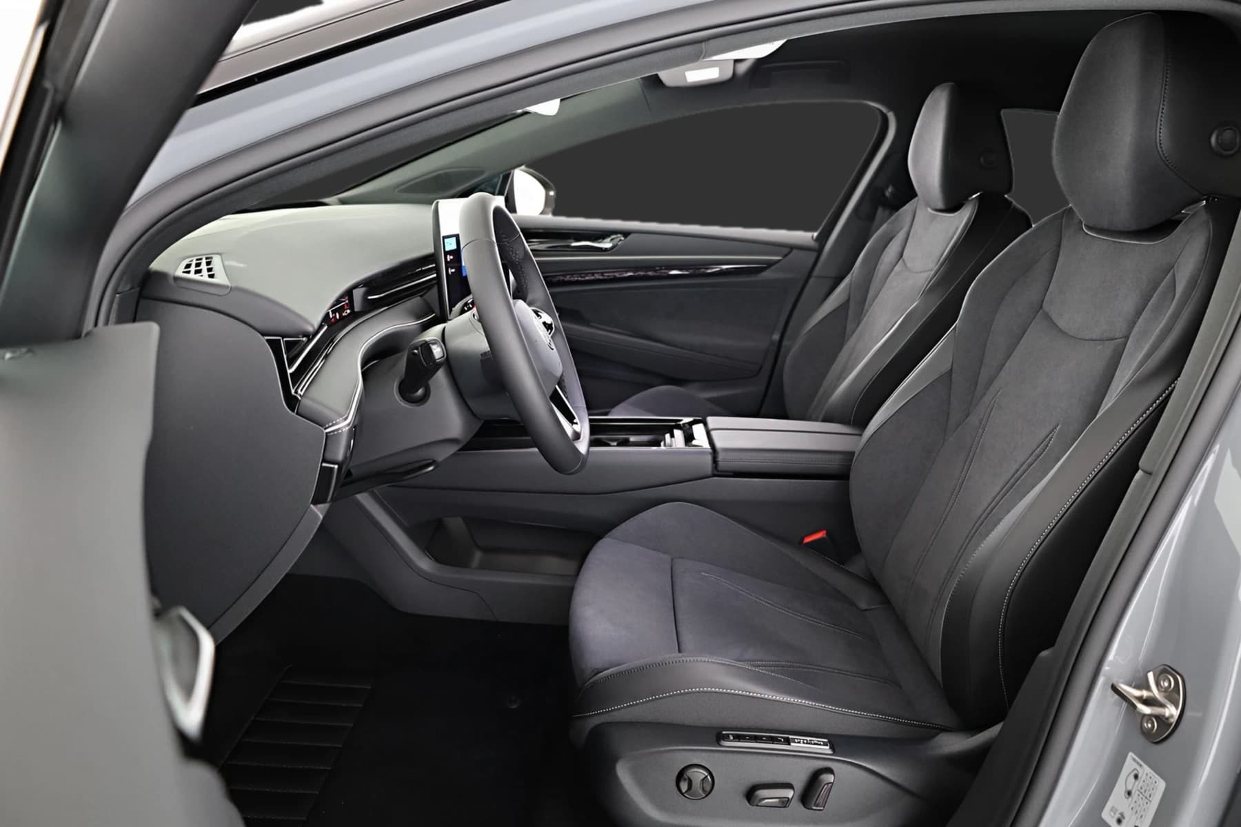 Volkswagen ID.7 Pro Black, HuD, IQ.Light, IQ.Drive, AreaView, Side, Winter, 20-Zoll — 11